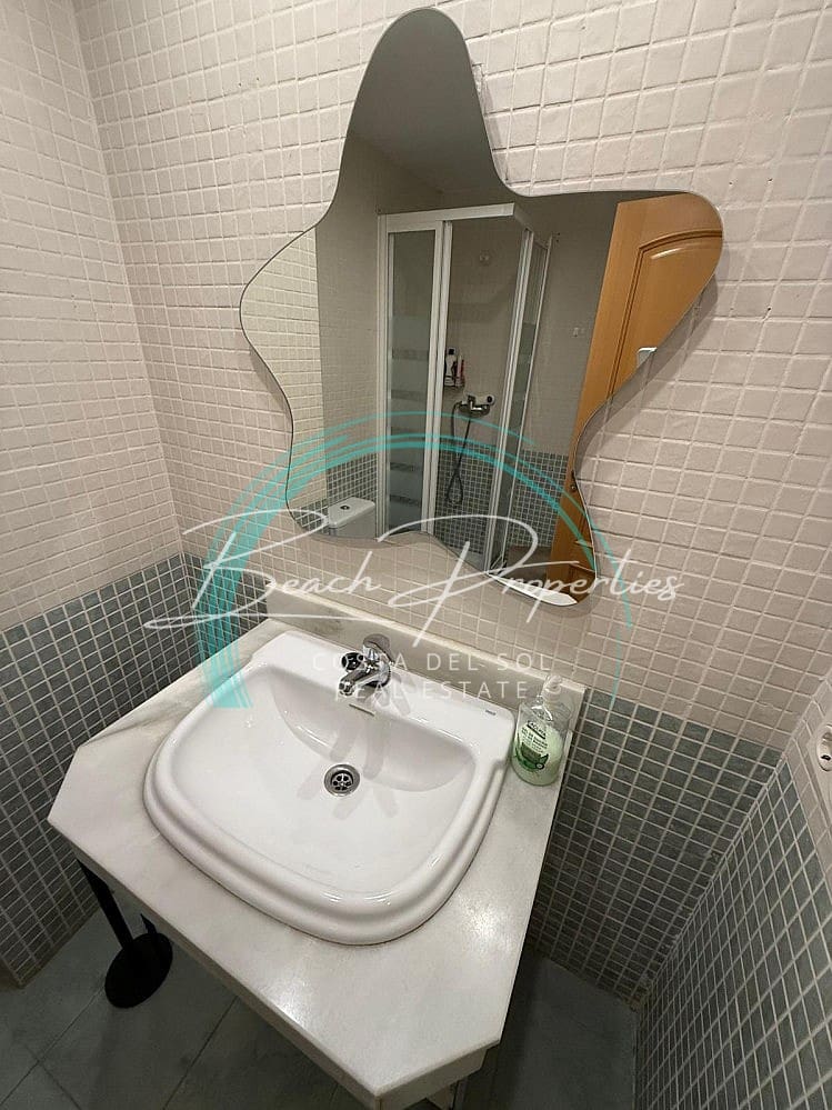 2 soveværelse Lejlighed til leje i Torrox-Costa med swimmingpool garage - € 950 (Ref: 9775983)