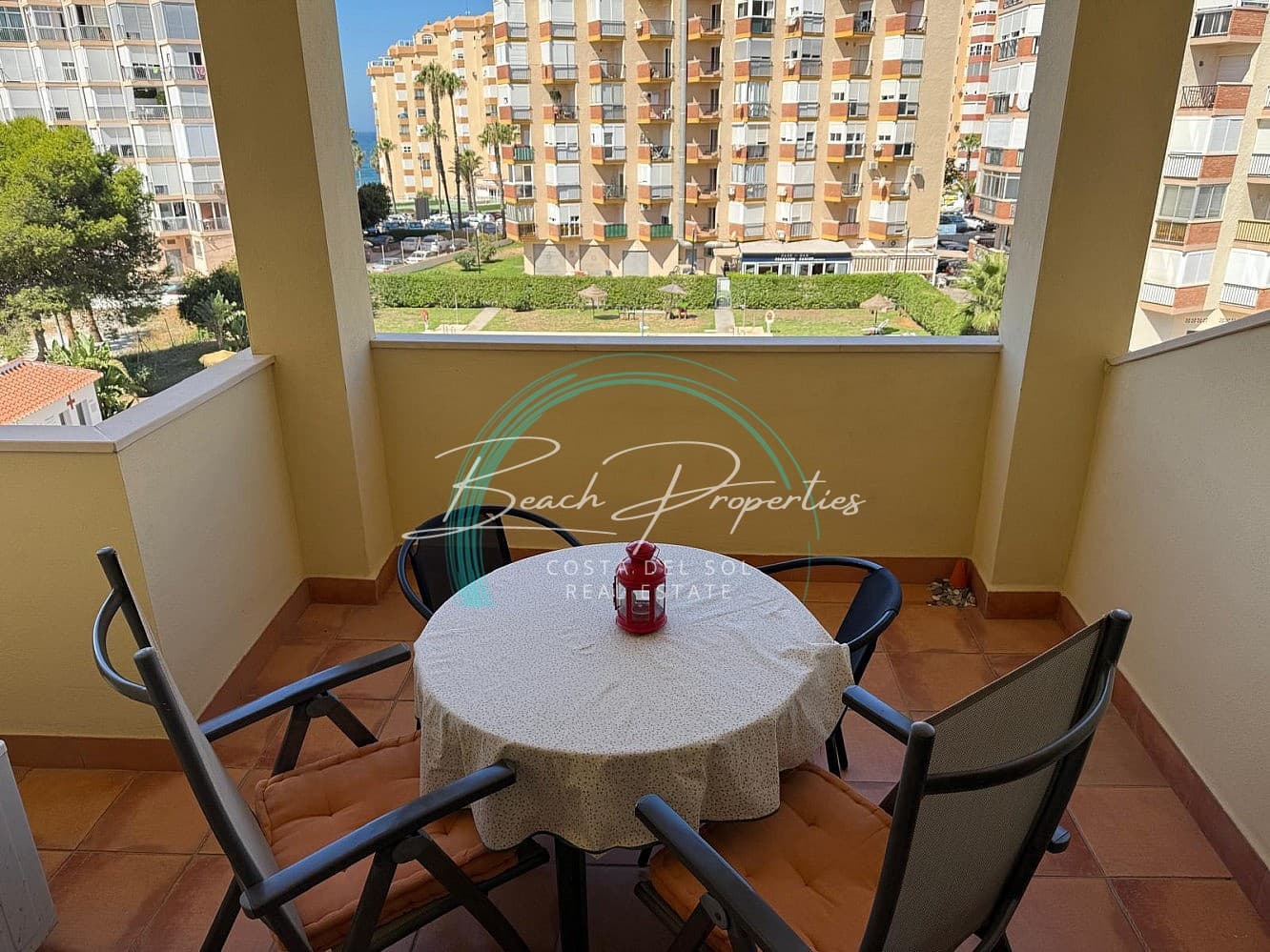 2 soveværelse Lejlighed til leje i Torrox-Costa med swimmingpool garage - € 950 (Ref: 9775983)