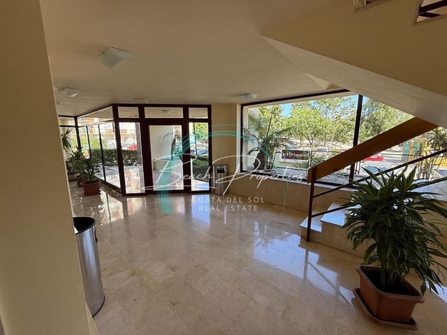 2 soveværelse Lejlighed til leje i Torrox-Costa, Torrox med swimmingpool garage - € 950 (Ref: 9775983)