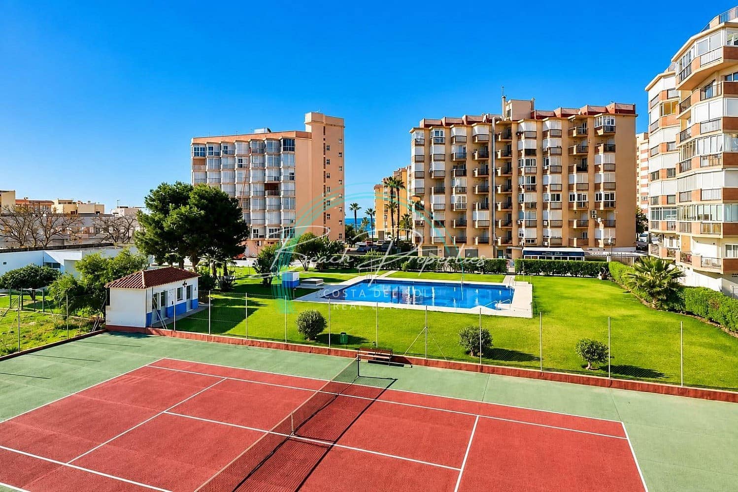 Appartement de 2 chambres à louer à Torrox-Costa avec piscine garage - 950 € (Ref: 9775983)
