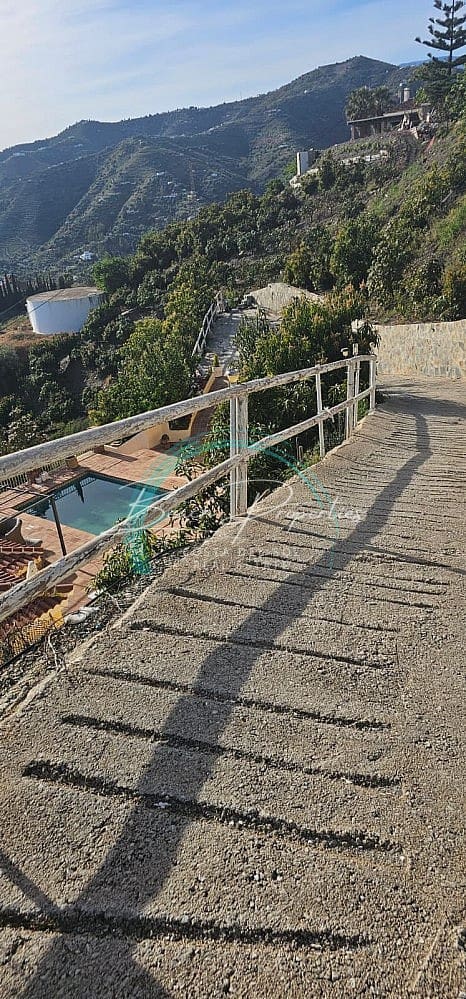 4 sypialnia Willa na sprzedaż w Torrox z basenem garażem - 370 000 € (Ref: 9784760)