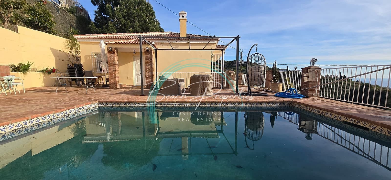 4 sypialnia Willa na sprzedaż w Torrox z basenem garażem - 370 000 € (Ref: 9784760)