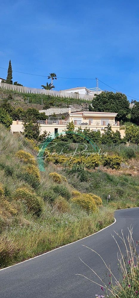 4 sypialnia Willa na sprzedaż w Torrox z basenem garażem - 370 000 € (Ref: 9784760)