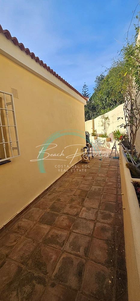 4 sypialnia Willa na sprzedaż w Torrox z basenem garażem - 370 000 € (Ref: 9784760)