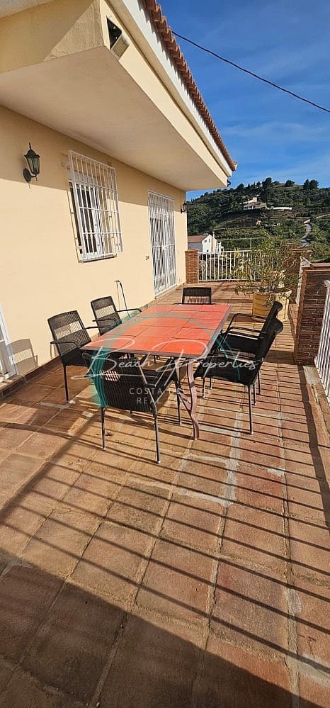 4 sypialnia Willa na sprzedaż w Torrox z basenem garażem - 370 000 € (Ref: 9784760)