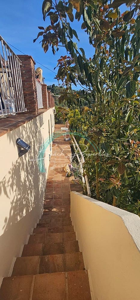 4 sypialnia Willa na sprzedaż w Torrox z basenem garażem - 370 000 € (Ref: 9784760)