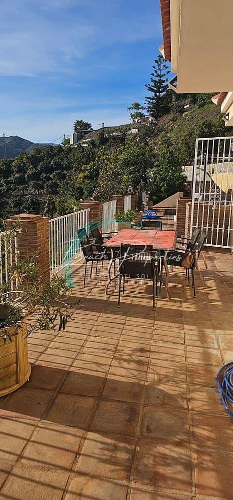 4 sypialnia Willa na sprzedaż w Torrox z basenem garażem - 370 000 € (Ref: 9784760)