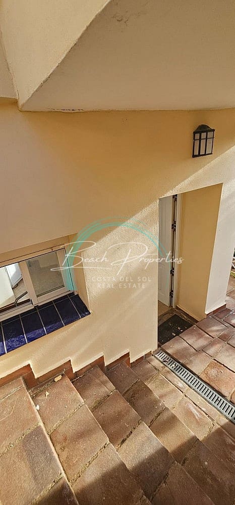 4 sypialnia Willa na sprzedaż w Torrox z basenem garażem - 370 000 € (Ref: 9784760)