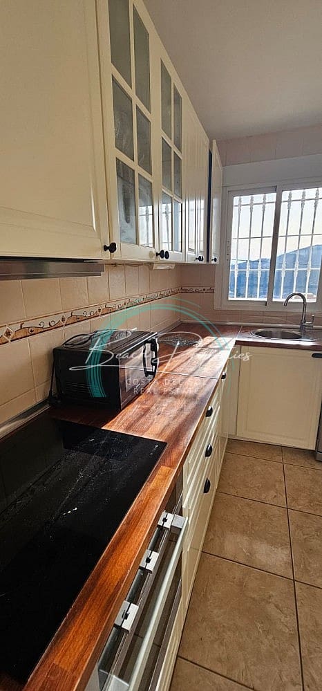 4 sypialnia Willa na sprzedaż w Torrox z basenem garażem - 370 000 € (Ref: 9784760)