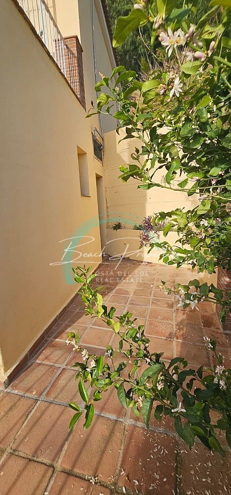 4 sypialnia Willa na sprzedaż w Torrox z basenem garażem - 370 000 € (Ref: 9784760)