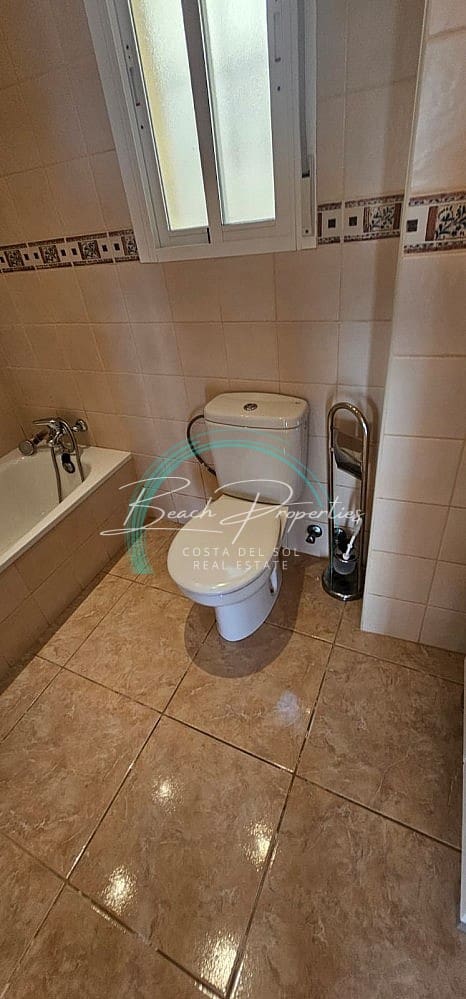 4 sypialnia Willa na sprzedaż w Torrox z basenem garażem - 370 000 € (Ref: 9784760)