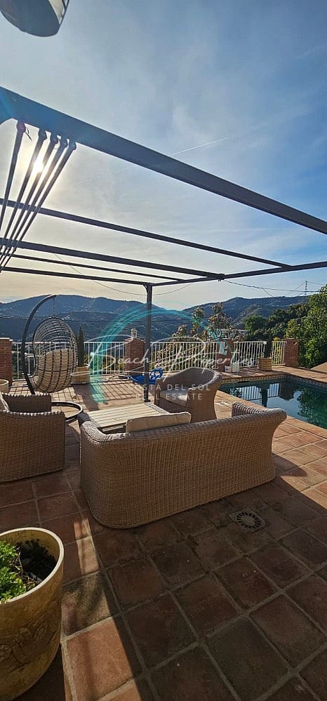 4 sypialnia Willa na sprzedaż w Torrox z basenem garażem - 370 000 € (Ref: 9784760)