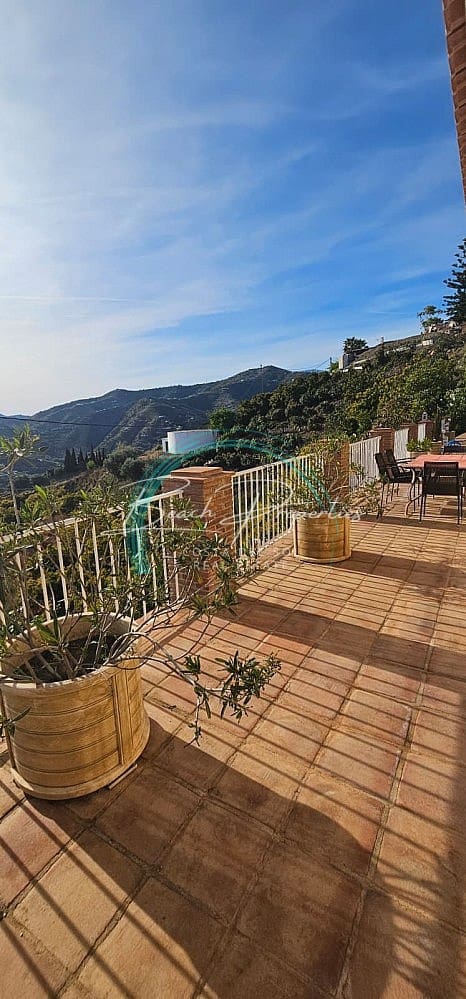 4 sypialnia Willa na sprzedaż w Torrox z basenem garażem - 370 000 € (Ref: 9784760)