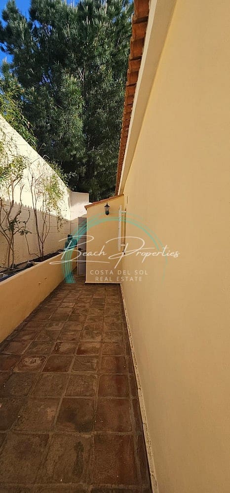 4 sypialnia Willa na sprzedaż w Torrox z basenem garażem - 370 000 € (Ref: 9784760)