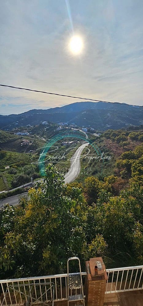 4 sypialnia Willa na sprzedaż w Torrox z basenem garażem - 370 000 € (Ref: 9784760)