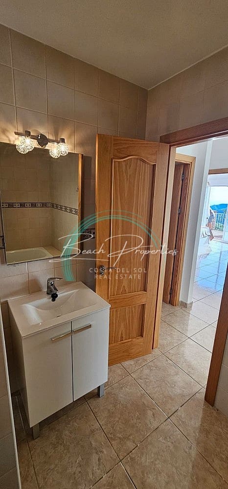 4 sypialnia Willa na sprzedaż w Torrox z basenem garażem - 370 000 € (Ref: 9784760)