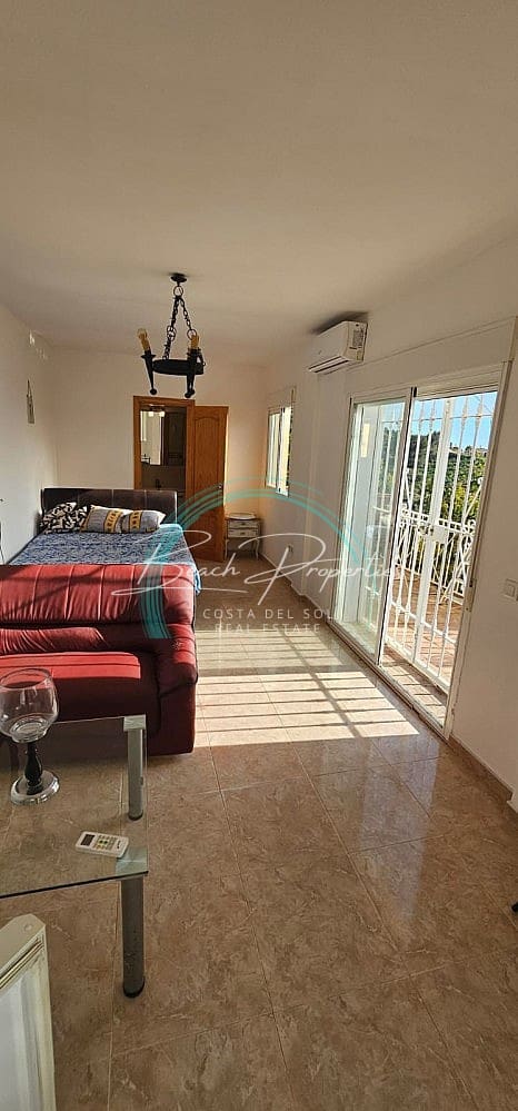 4 sypialnia Willa na sprzedaż w Torrox z basenem garażem - 370 000 € (Ref: 9784760)