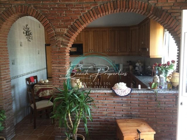 4 makuuhuone Huvila myytävänä paikassa Torrox Pueblo, Torrox mukana uima-altaan - 365 000 € (Ref: 9816289)