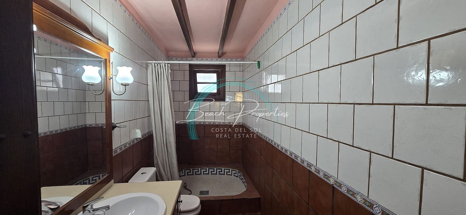 4 soverom Villa til salgs i Torrox med svømmebasseng garasje - € 378 000 (Ref: 9844691)