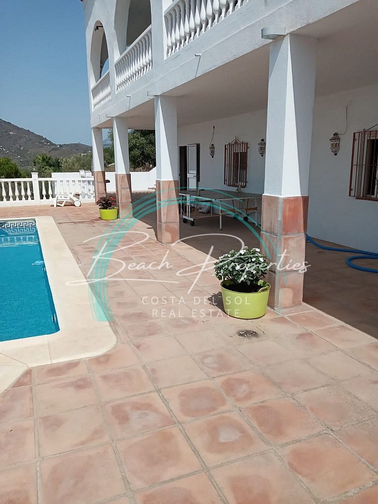 3 bedroom Apartment for rent in Torrox with pool - € 950 (Ref: 9850168)