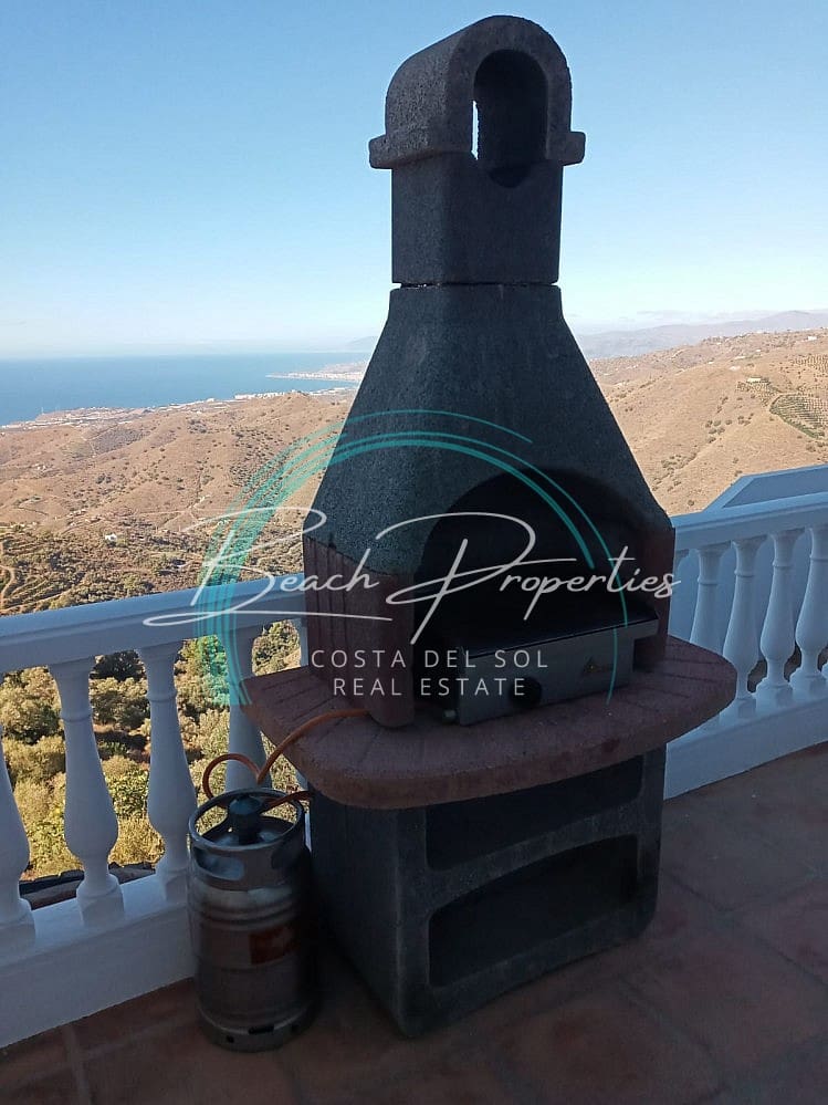 3 bedroom Apartment for rent in Torrox with pool - € 950 (Ref: 9850168)
