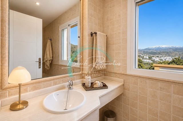 3 soveværelse Byhus til leje i El Peñoncillo, Torrox med swimmingpool garage - € 1.950 (Ref: 9850772)