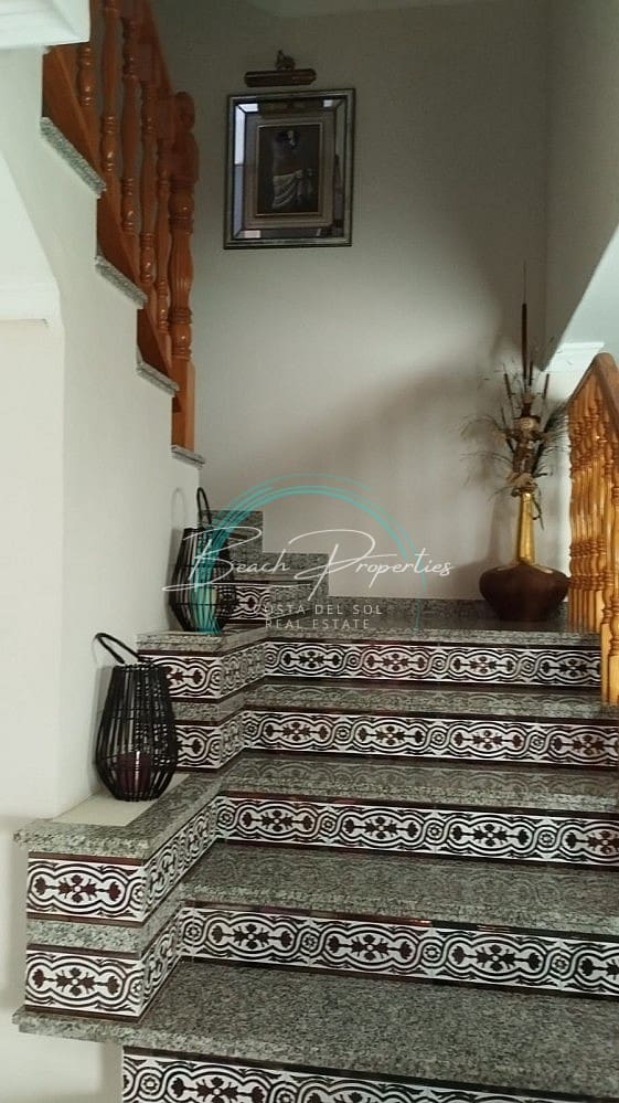 3 soverom Hus til leie i Nerja med garasje - € 1 500 (Ref: 9872824)
