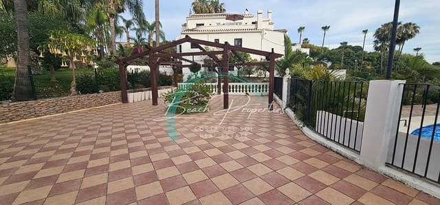 6 slaapkamer Appartement te koop in Burriana, Nerja met zwembad - € 1.485.000 (Ref: 9882199)
