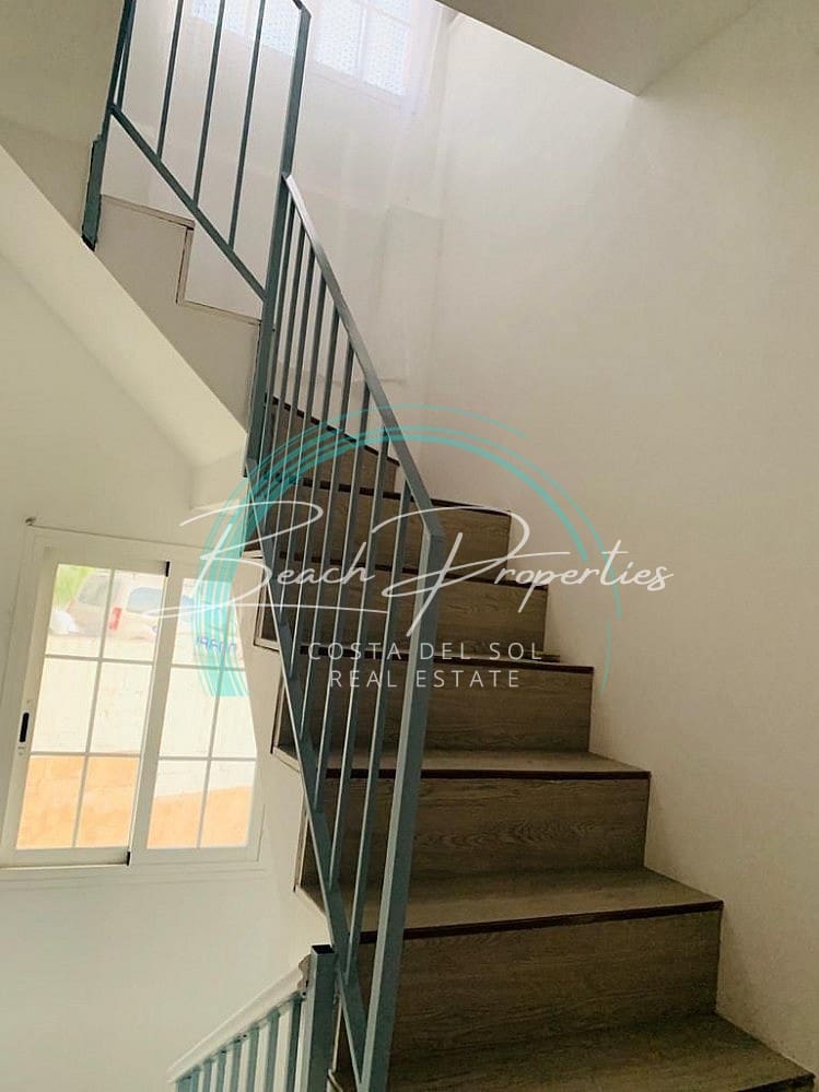 3 sypialnia Dom do wynajęcia w Nerja z basenem garażem - 1 350 € (Ref: 9989990)