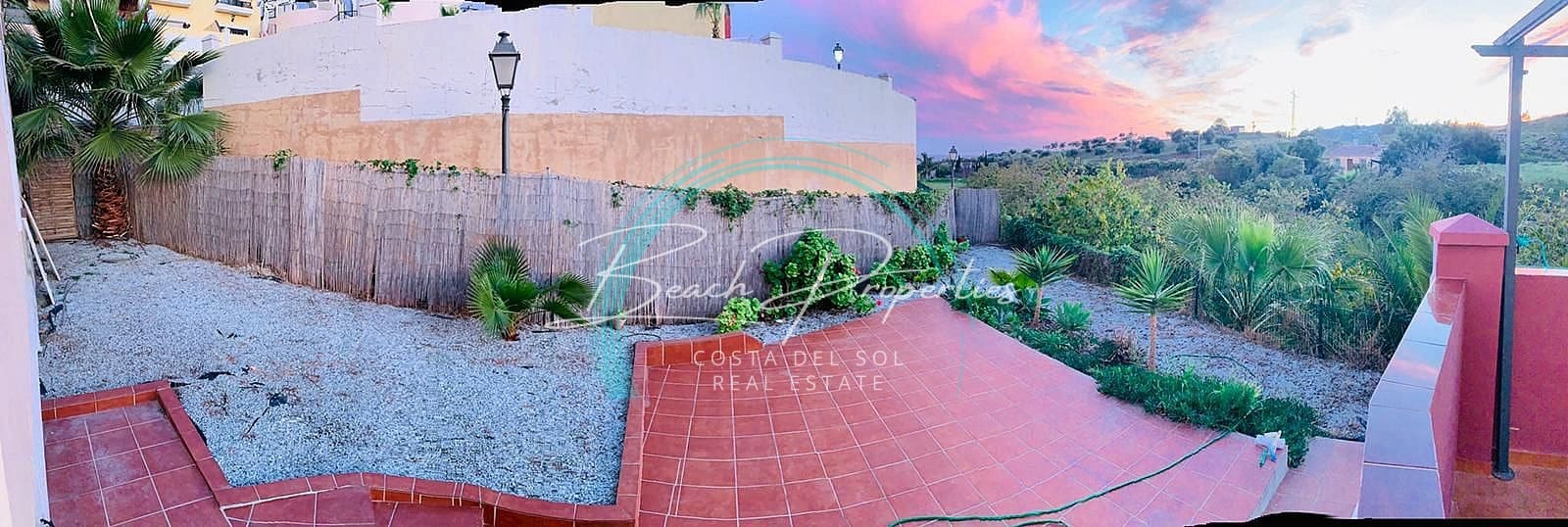 3 sypialnia Dom do wynajęcia w Nerja z basenem garażem - 1 350 € (Ref: 9989990)