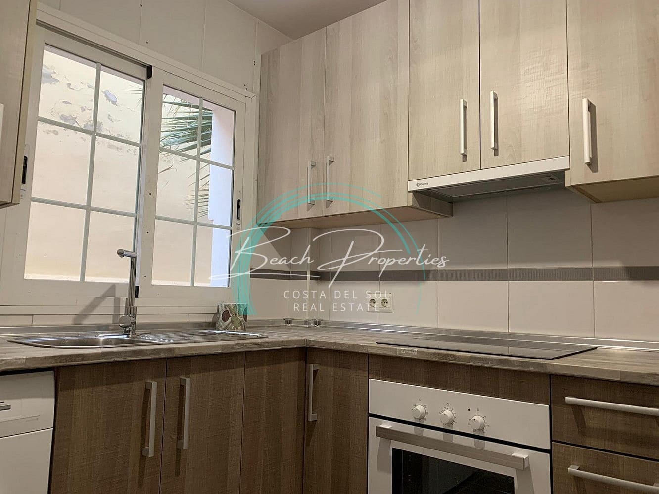 3 sypialnia Dom do wynajęcia w Nerja z basenem garażem - 1 350 € (Ref: 9989990)