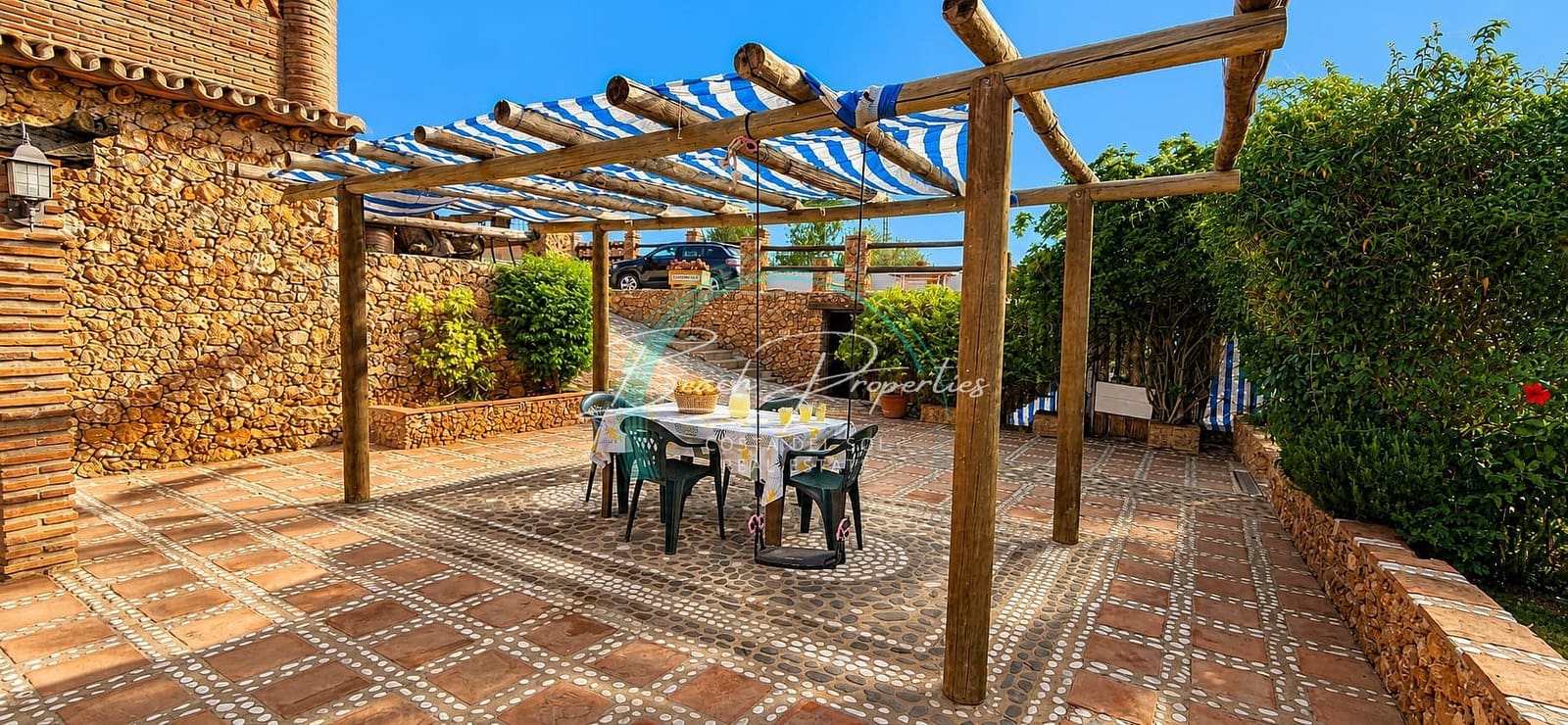2 bedroom Townhouse for rent in Torrox with pool garage - € 1,400 (Ref: 9997529)