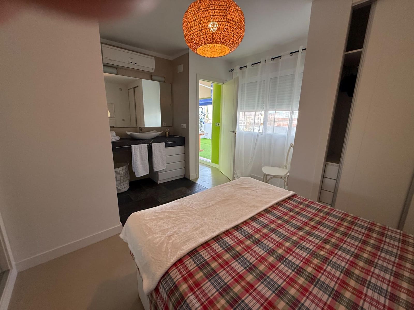 Penthouse de 2 chambres à louer à Alicante ville avec garage - 1 650 € (Ref: 10034044)