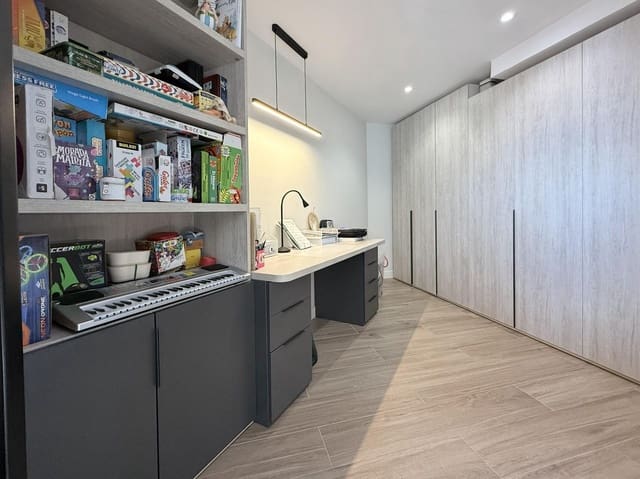 4 slaapkamer Flat te koop in Alicante stad met garage - € 590.000 (Ref: 10086248)