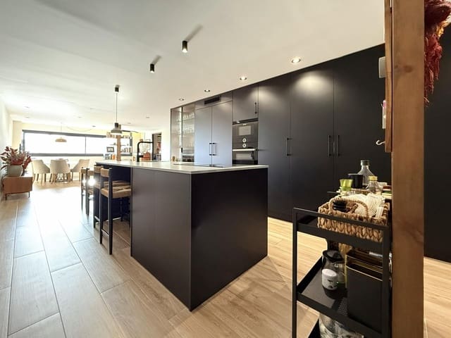 4 slaapkamer Flat te koop in Alicante stad met garage - € 590.000 (Ref: 10086248)