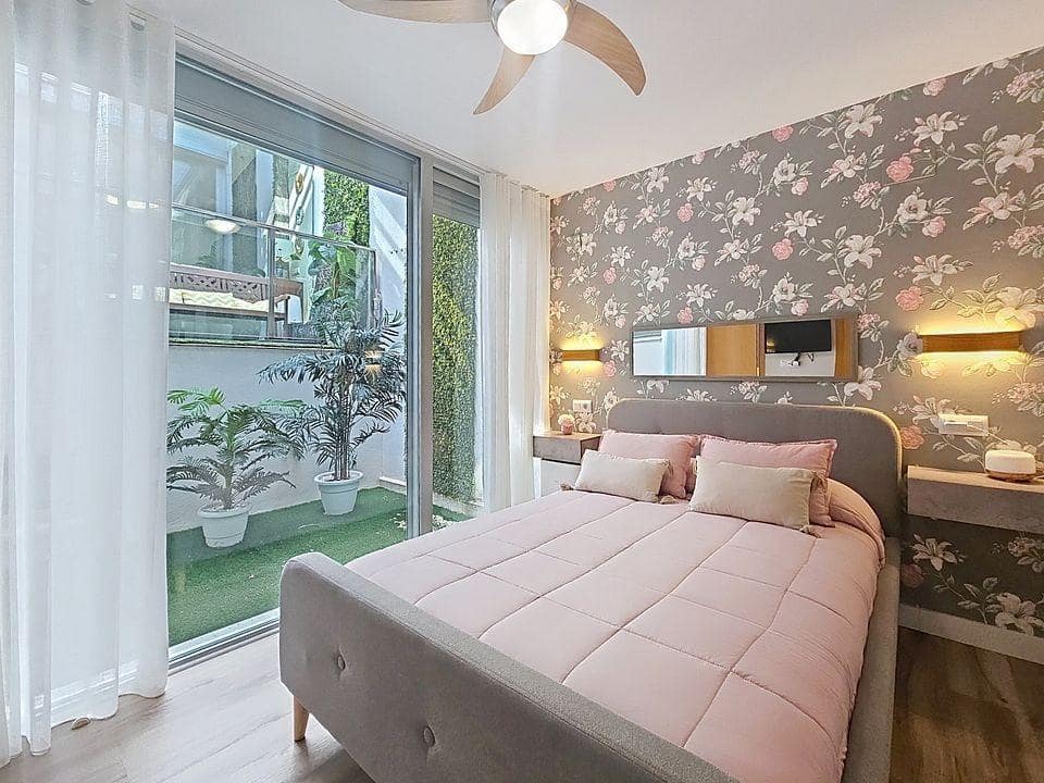 5 soverom Rekkehus til salgs i Alicante by med svømmebasseng garasje - € 699 000 (Ref: 10185011)