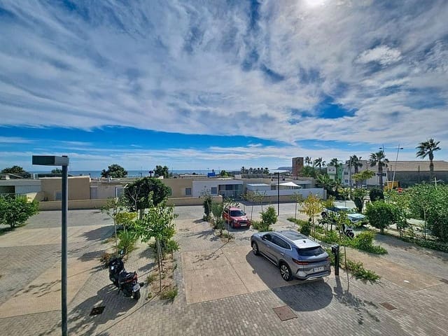 5 soverom Rekkehus til salgs i Alicante by med svømmebasseng garasje - € 699 000 (Ref: 10185011)