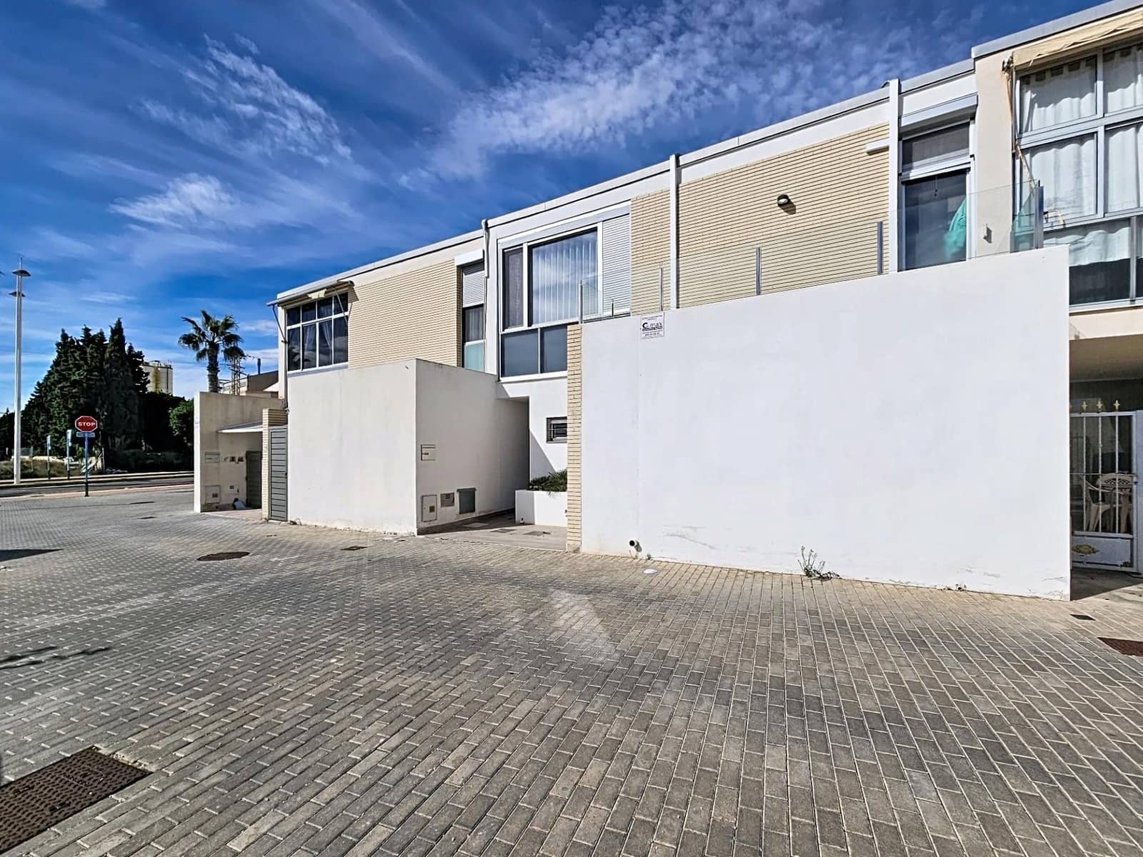 5 soverom Rekkehus til salgs i Alicante by med svømmebasseng garasje - € 699 000 (Ref: 10185011)