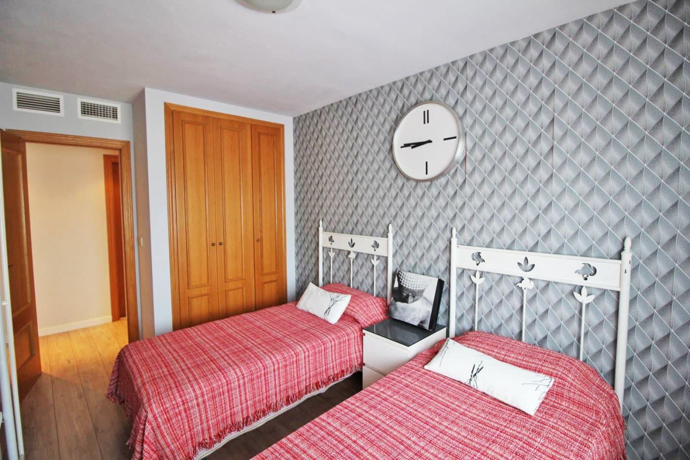 3 bedroom Flat for rent in Alicante / Alacant city with pool - € 1,600 (Ref: 7350922)