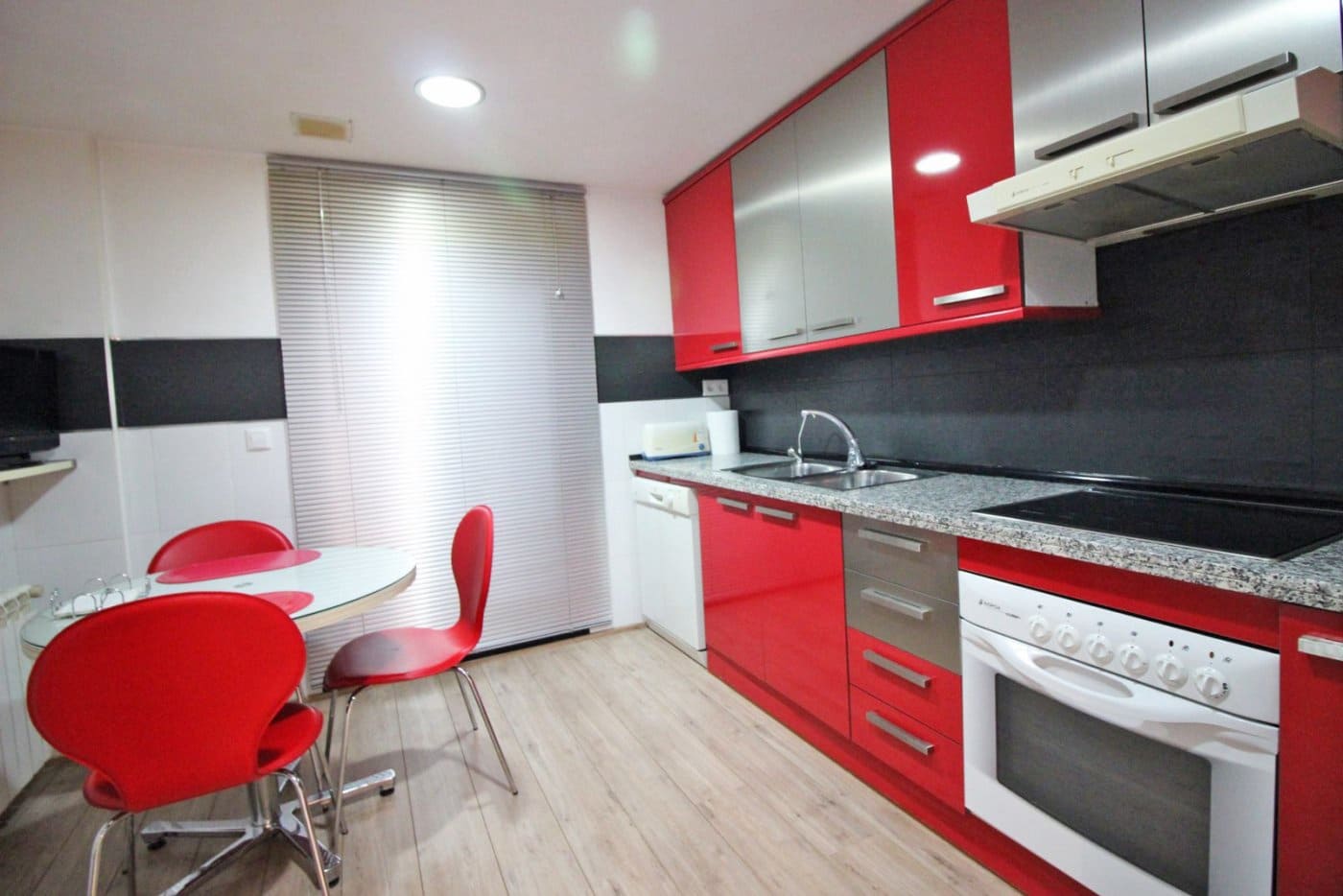 3 bedroom Flat for rent in Alicante / Alacant city with pool - € 1,600 (Ref: 7350922)