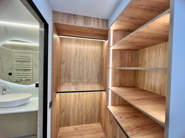 3 slaapkamer Flat te koop in Albufereta, Alicante stad met garage - € 399.000 (Ref: 8869732)