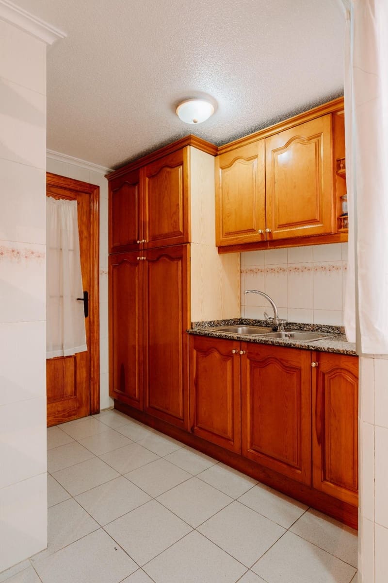 2 bedroom Flat for sale in Alicante / Alacant city - € 170,000 (Ref: 9181061)