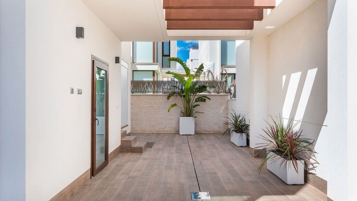 5 bedroom Villa for sale in Los Montesinos with pool - € 780,000 (Ref: 9226528)