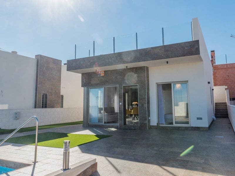 3 slaapkamer Villa te koop in Orihuela Costa met zwembad - € 390.000 (Ref: 9226532)