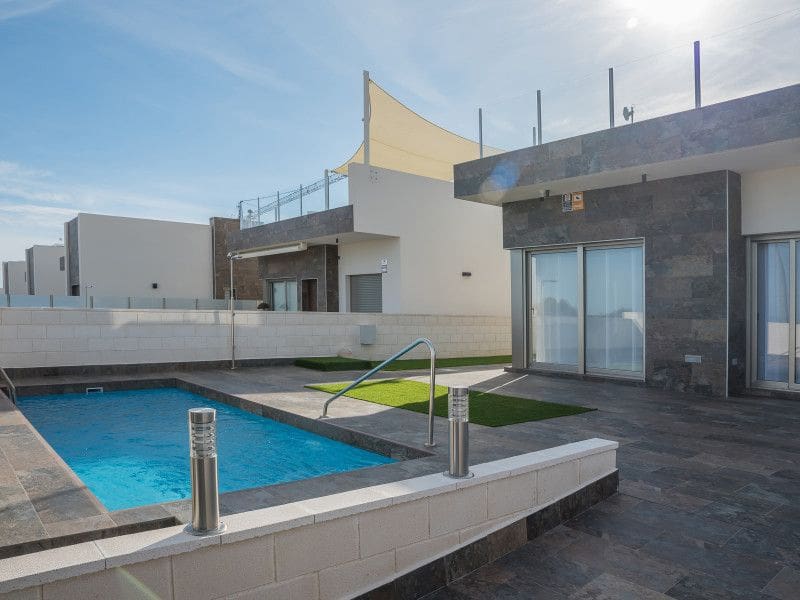 3 slaapkamer Villa te koop in Orihuela Costa met zwembad - € 390.000 (Ref: 9226532)