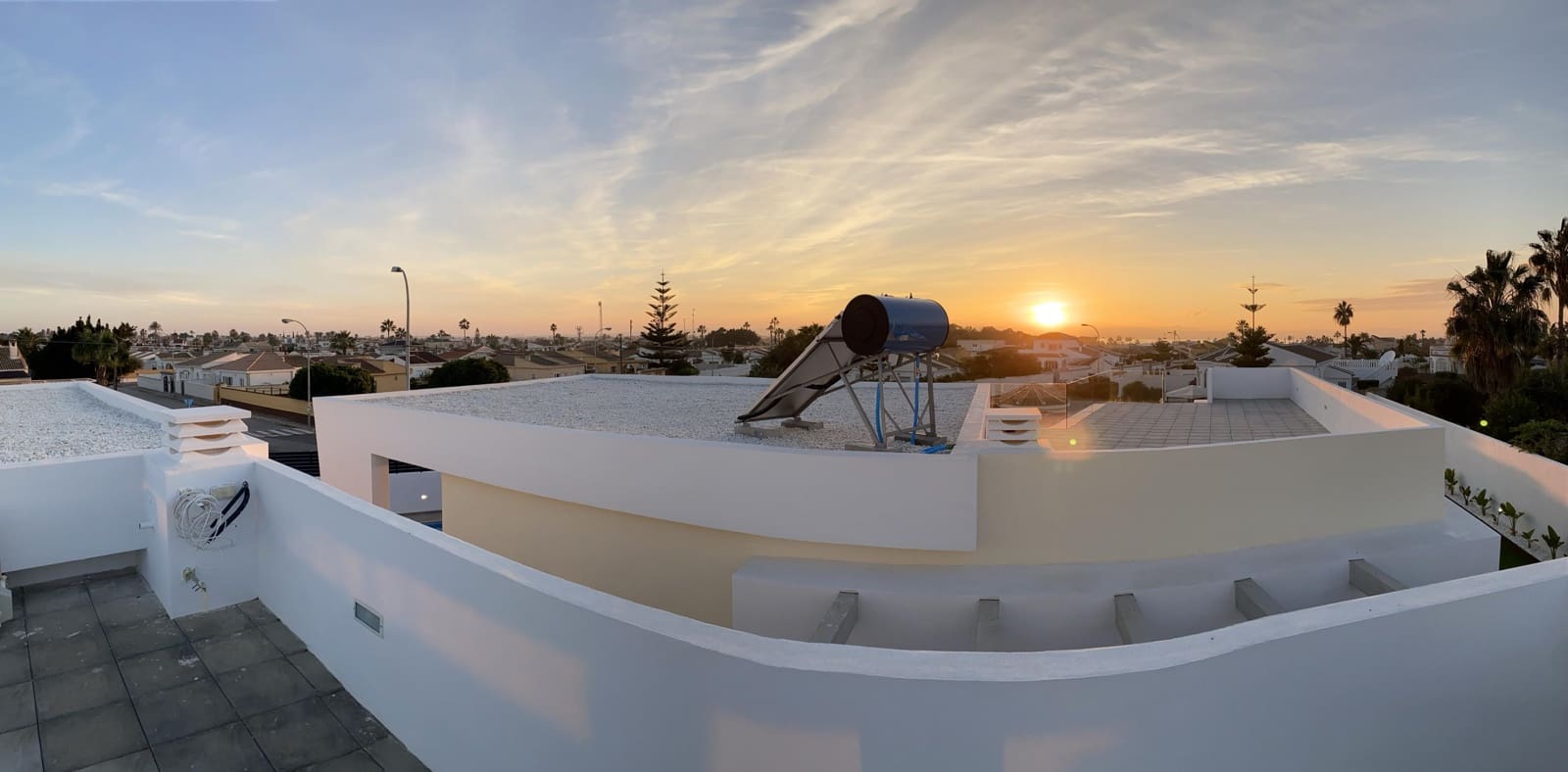 Chalet de 3 habitaciones en Torrevieja en venta con piscina - 700.000 € (Ref: 9226635)