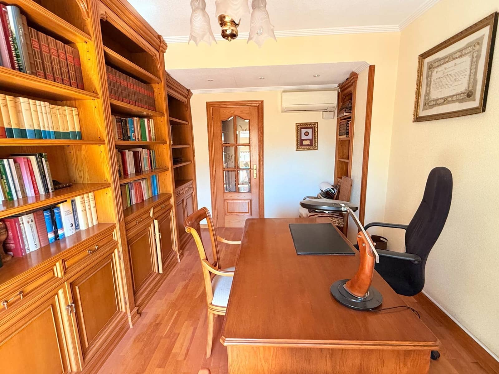 4 sovrum Lägenhet till salu i Alicante stad med garage - 437 000 € (Ref: 9257318)