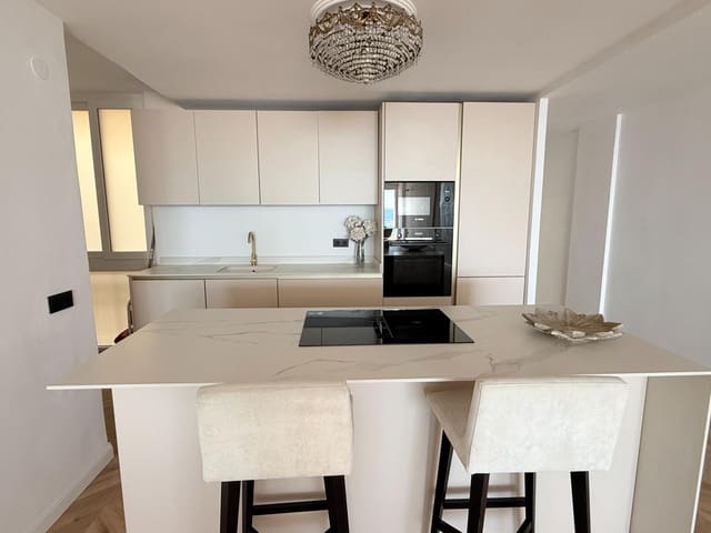 4 makuuhuone Asunto myytävänä paikassa Alicante kaupunki - 745 000 € (Ref: 9285241)