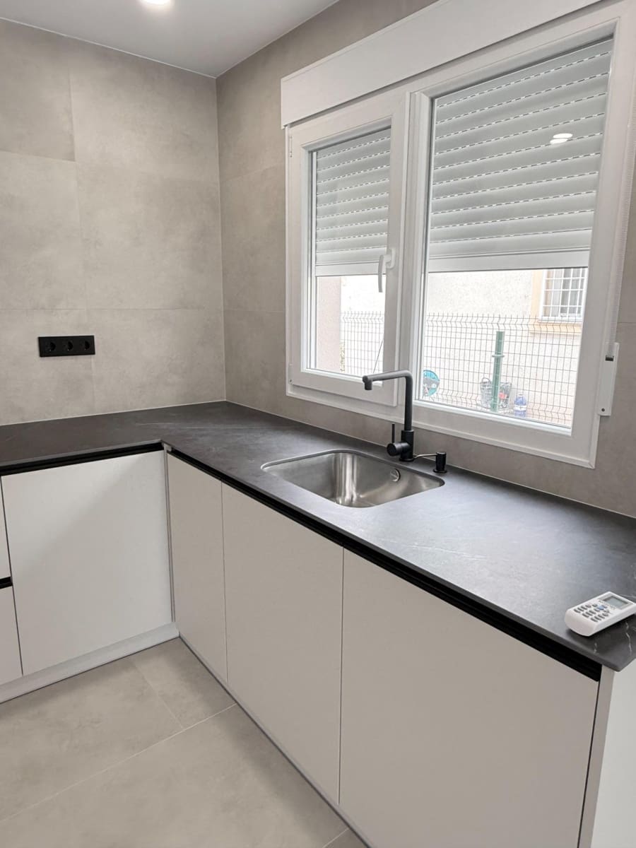 3 soverom Kjedet enebolig til salgs i El Campello med garasje - € 550 000 (Ref: 9344797)