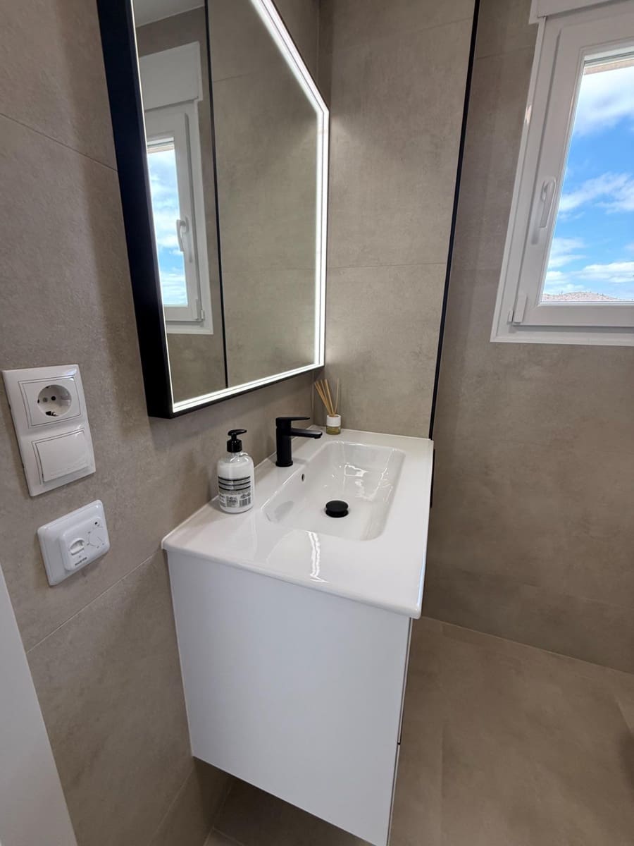 3 soverom Kjedet enebolig til salgs i El Campello med garasje - € 550 000 (Ref: 9344797)